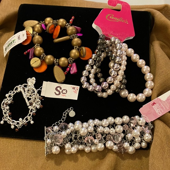 Jewelry - New seven piece lot of ladies, assorted bracelets, beautiful jewelry